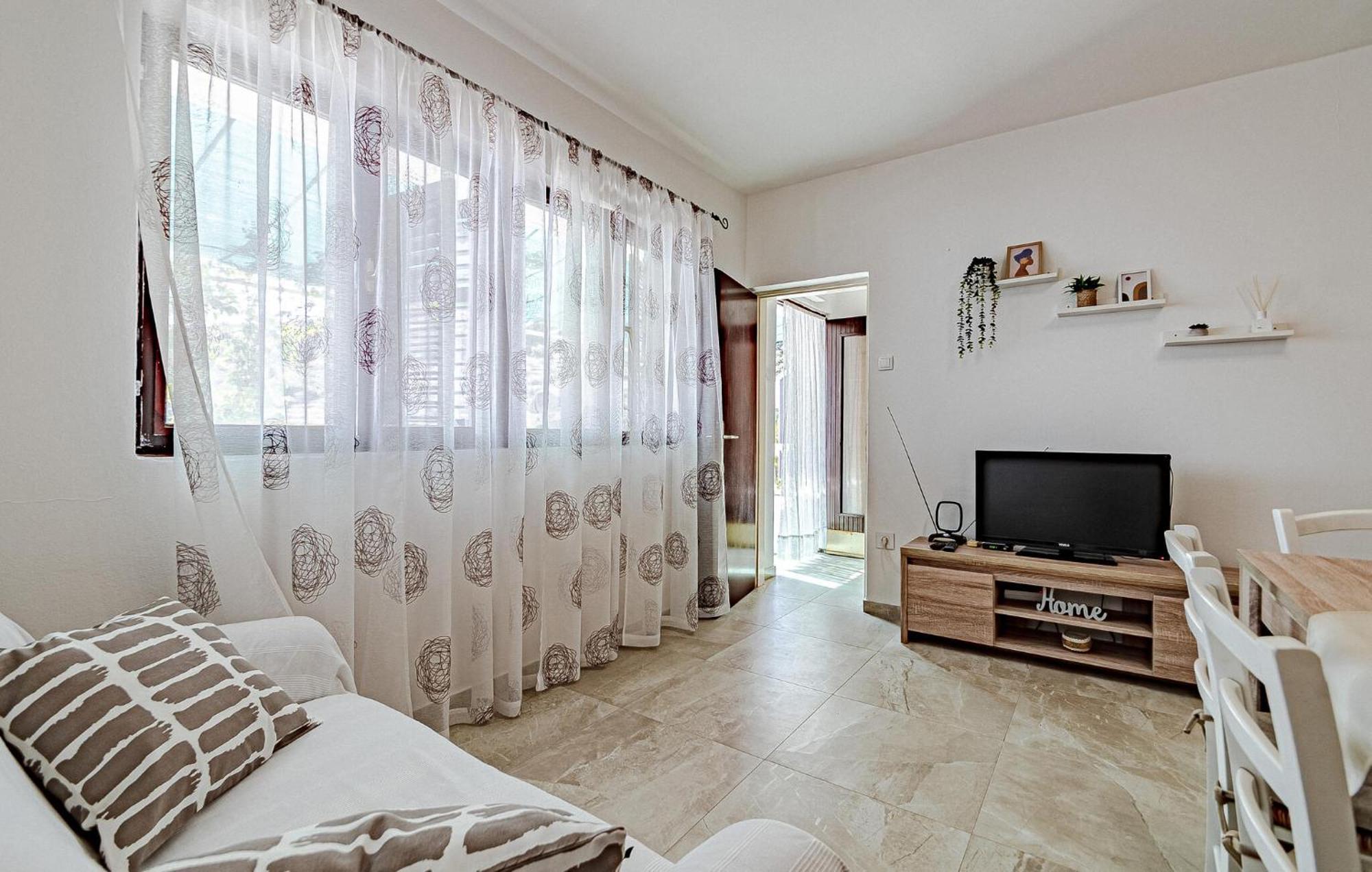 Stunning Home In Crnja Luka With Wifi Prigradica Buitenkant foto